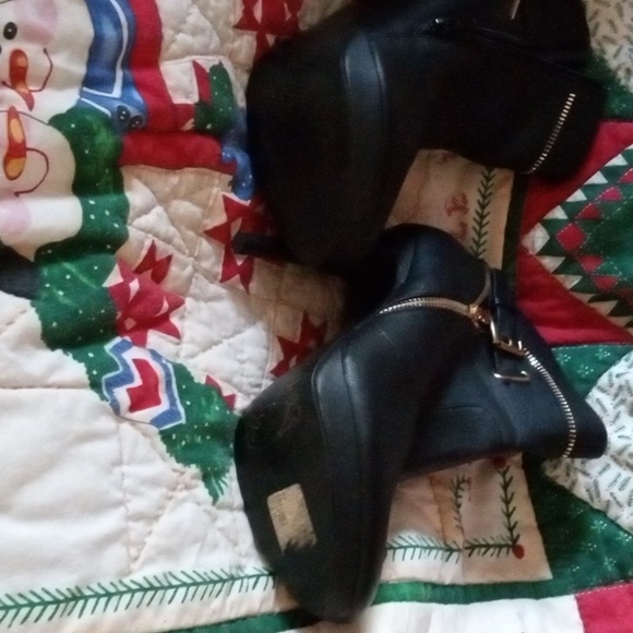 Boot - Picture 3 of 5